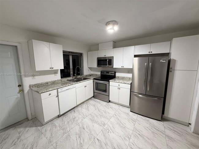 Photo - 301 186th St