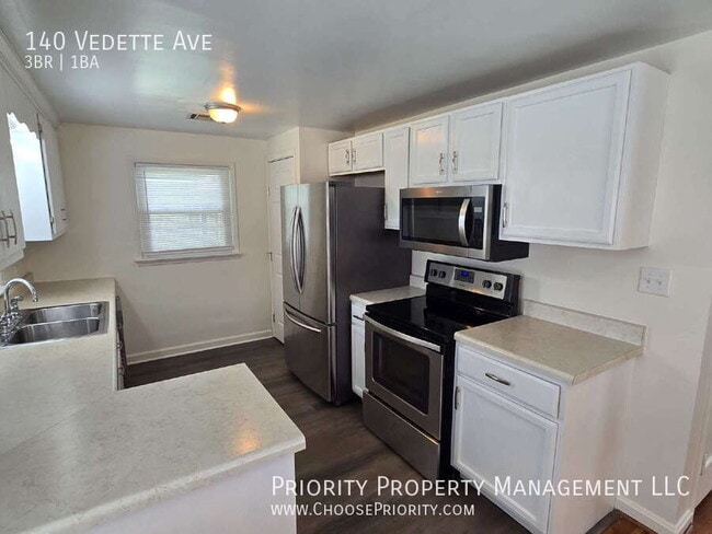 Photo - 140 Vedette Ave