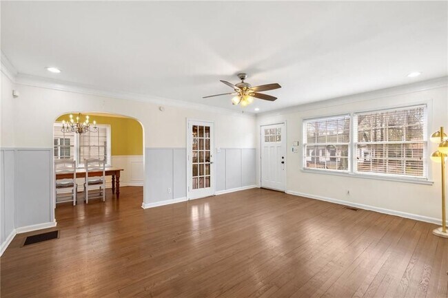 Photo - 1649 Beecher St SW