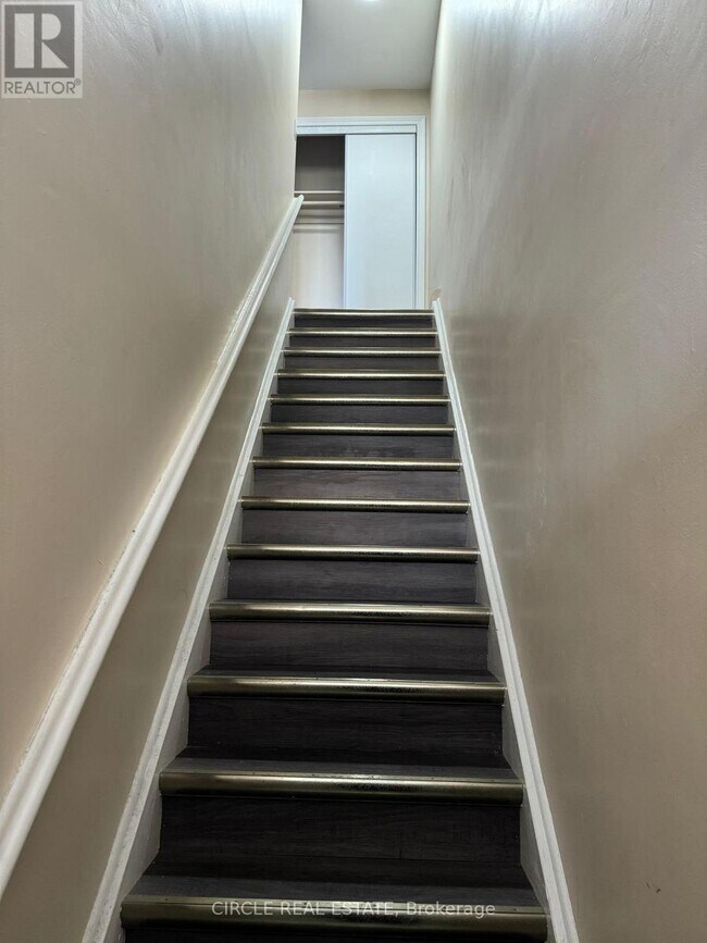 Photo - 3828 Bloor St W