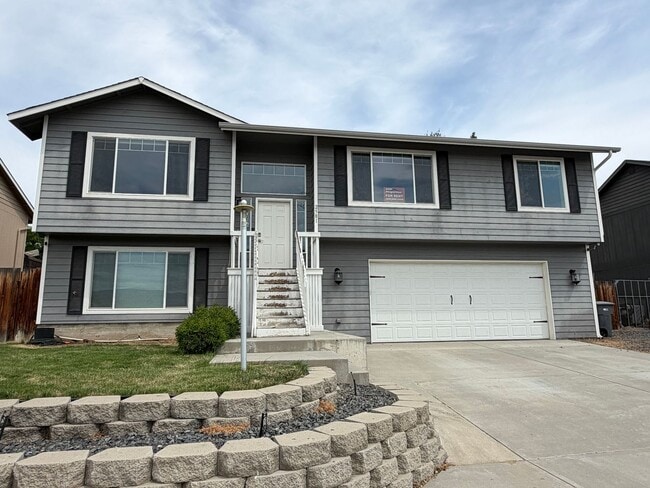 Building Photo - Now renting 4 bedroom House