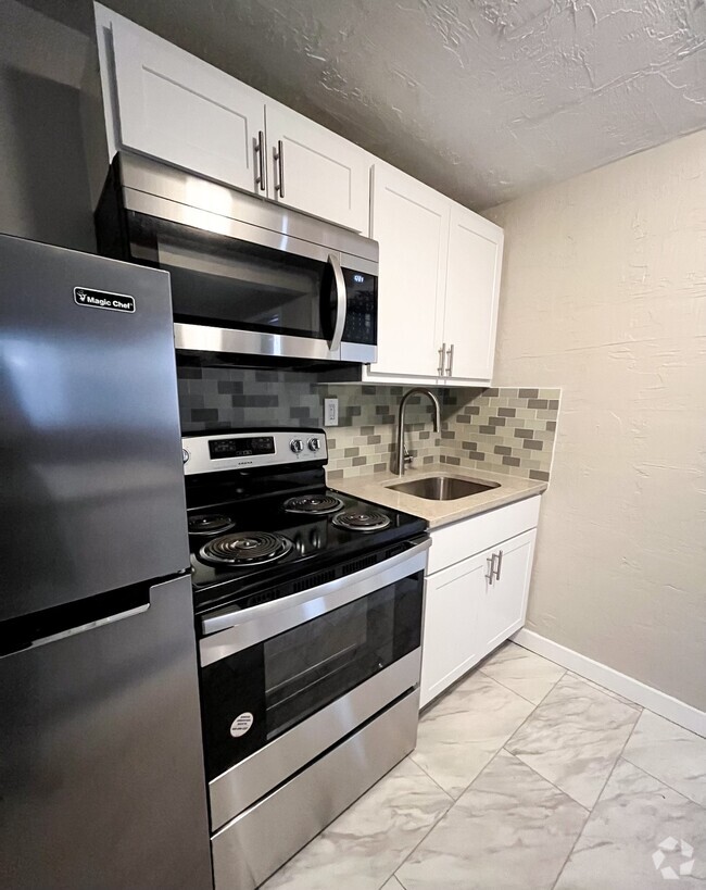 306 Craft Ave Unit 8 - Hudson Oakland Rental