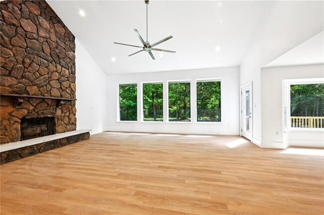 Photo - 204 Woodlawn Ct