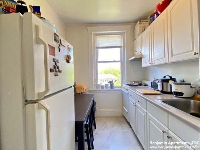 Building Photo - 124 Warren St Unit 24 Rental