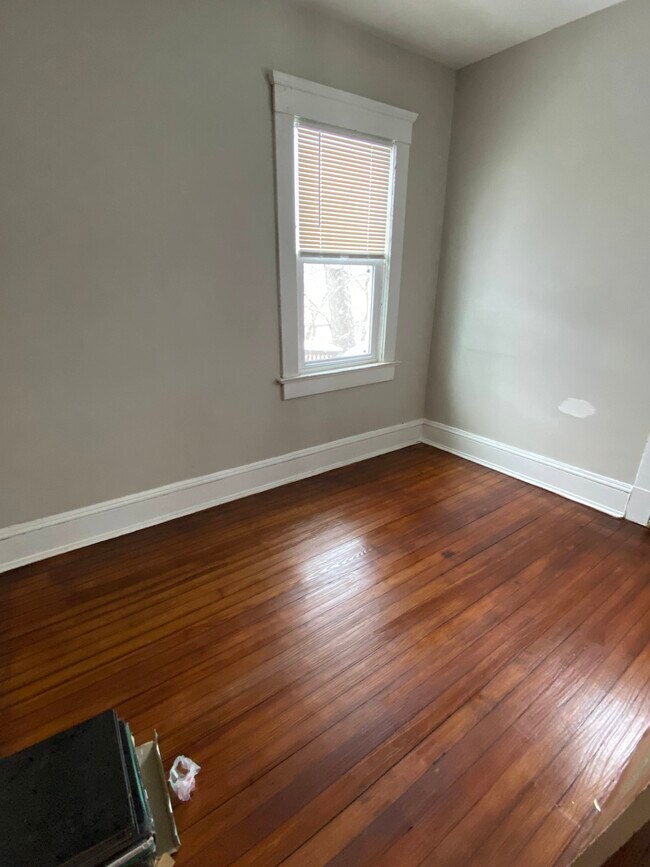 Photo - 1477 E 116th St