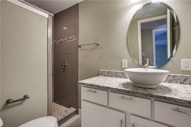 Photo - Adorable Condo in Oak Lawn!