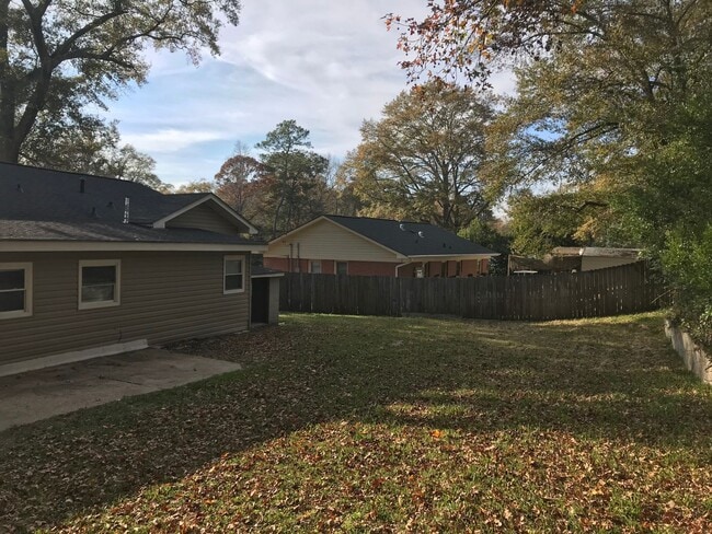 Photo - **AVAILABLE NOW**3 Bedroom / 2 Bathroom Ho...