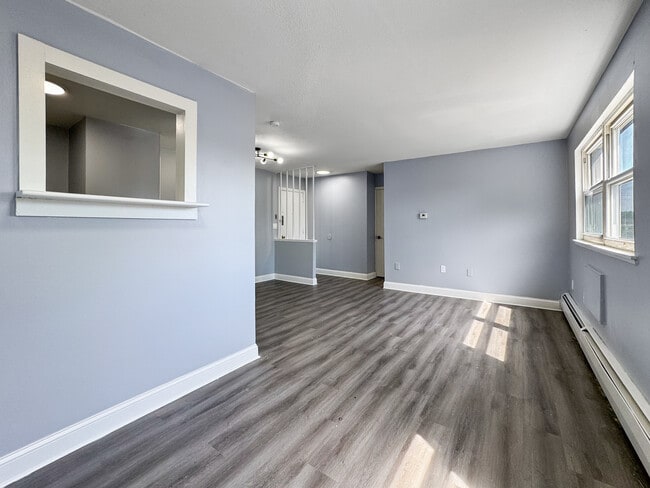 Photo - 484 Tolland St