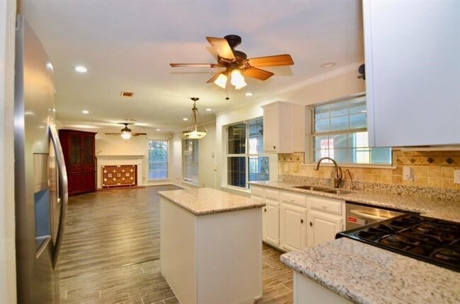 Building Photo - 1114 Knoll Crest Ct