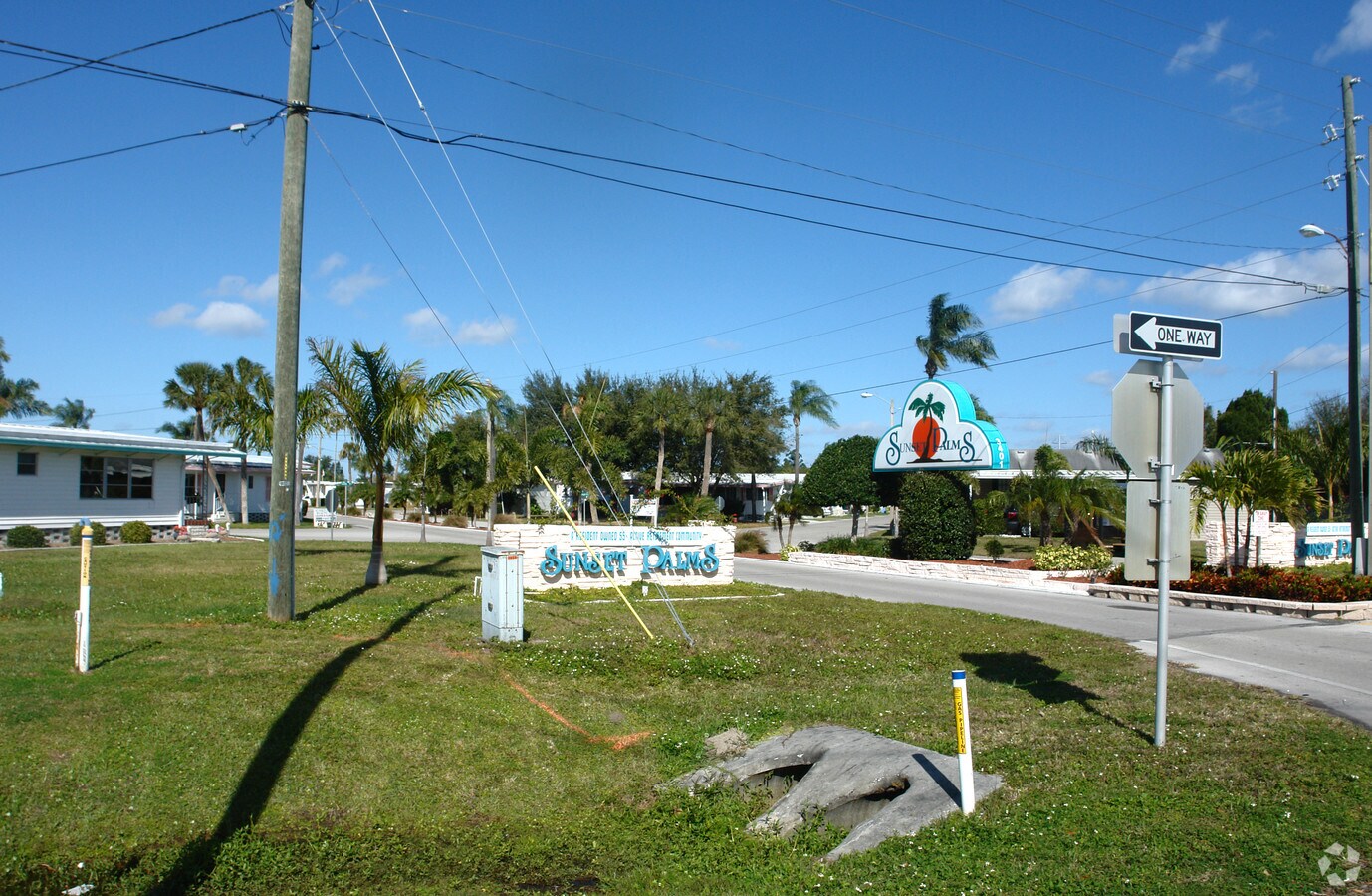 Sunset Palms - Sunset Palms Apartments