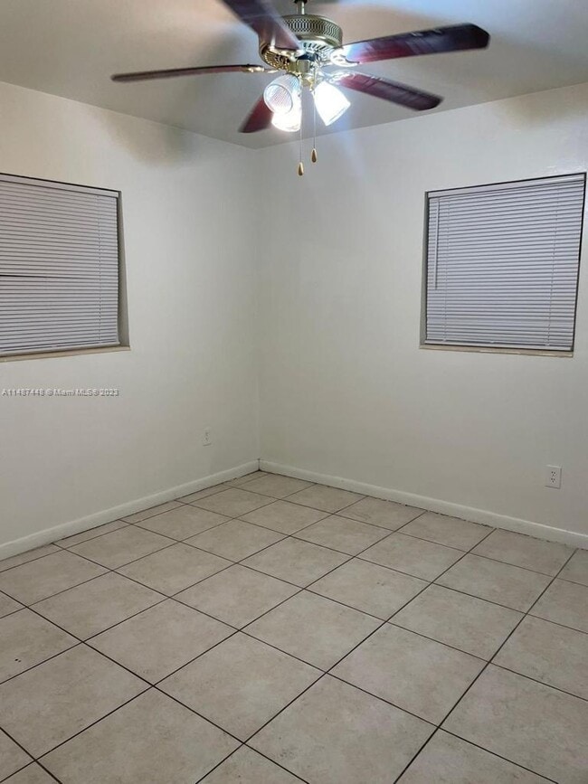 Photo - 905 NW 24th Ave