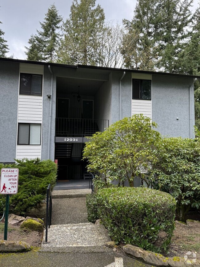 Building Photo - Kick Back, You’re Home! Top-Floor Bliss in...