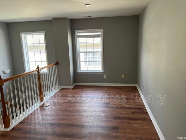 Photo - 527 Emerald Downs Rd