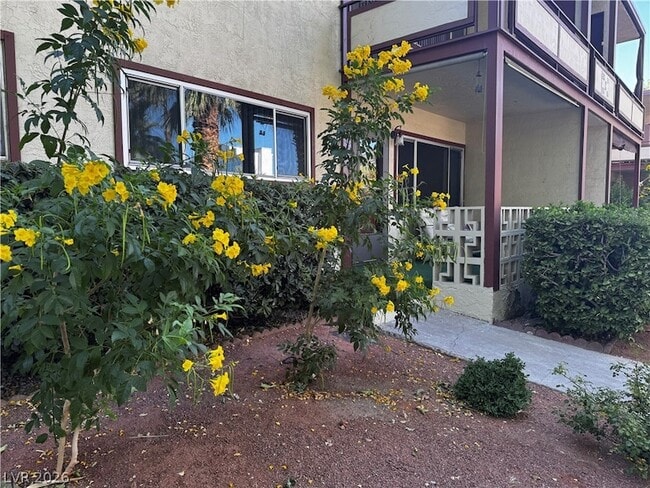 Building Photo - 350 E Desert Inn Rd Unit C103
