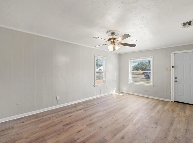 Photo - Light, Bright & Airy 3 Bedroom