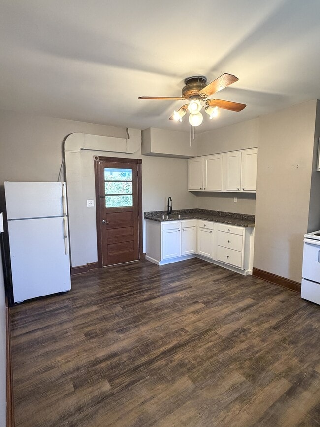 Photo - 432 Juniper St