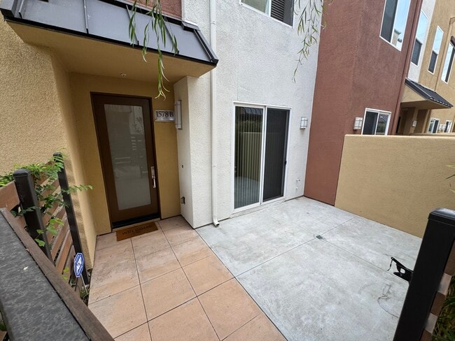 Photo - 1578 W Artesia Sq