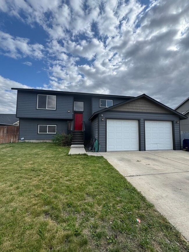 5 Bedroom House For Rent W/ Large Fenced B... - 5 Bedroom House For Rent W/ Large Fenced B...