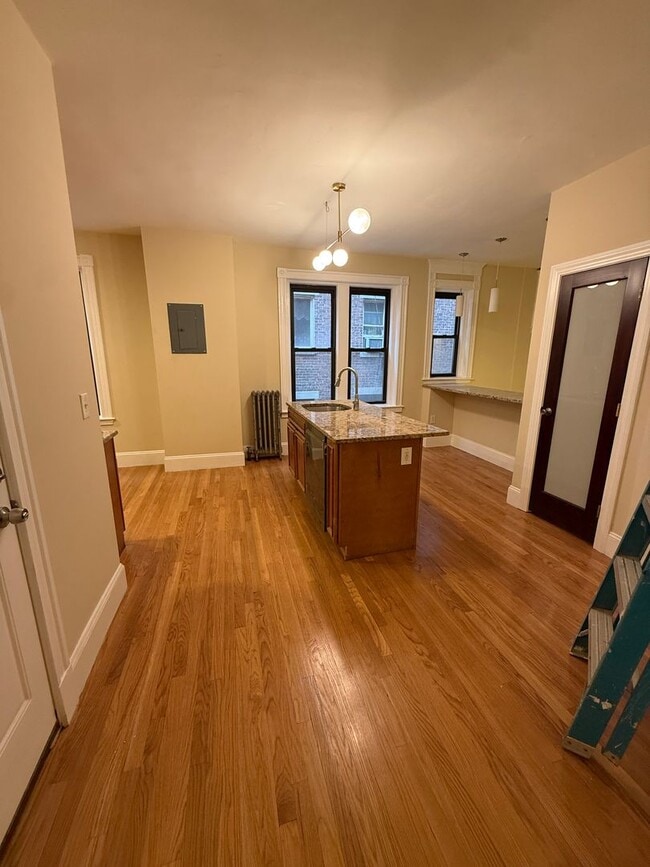 Photo - WOW!  5 BED/3 BATH DOWN THE STREET FROM B.U.!!!  Laundry in-unit!