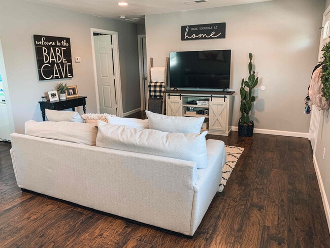 Photo - 110 N Bell St