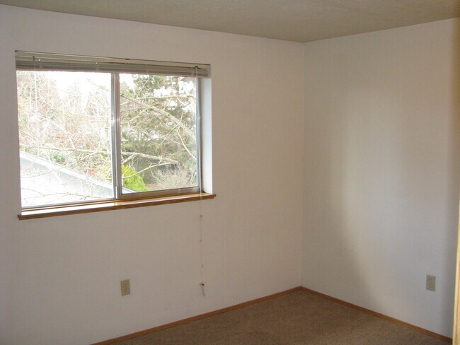 Photo - Quiet Two Bedroom Apartment in Keizer Unidad 4267