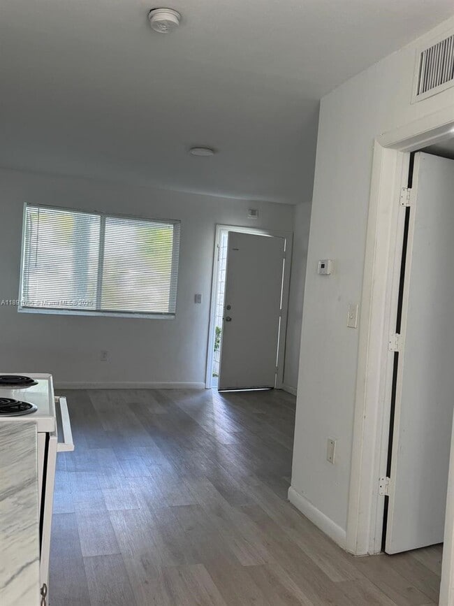 Photo - 660 NE 88th Terrace Unidad 2
