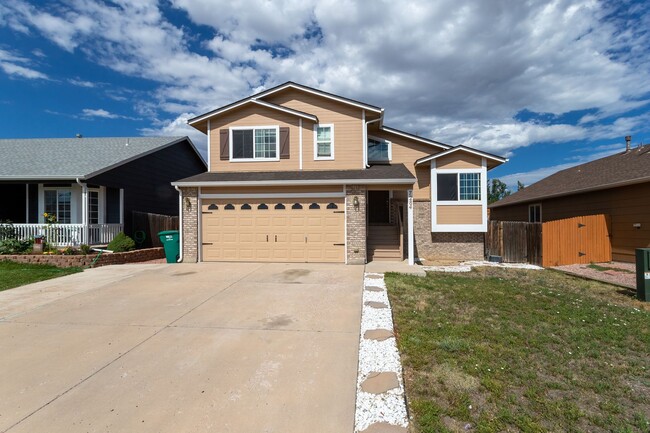 Charming 4-Bedroom Home Near Fort Carson i... - Charming 4-Bedroom Home Near Fort Carson i...