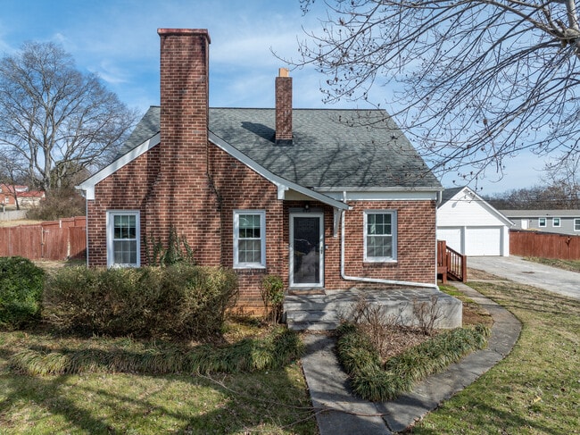 Building Photo - 412 Keeble St