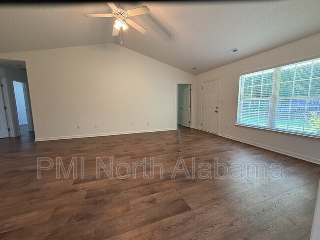Photo - 111 Turnstone Ct SW