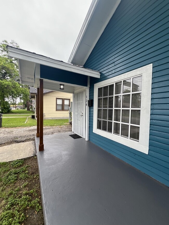 Photo - 124-126 Wiggins Pl