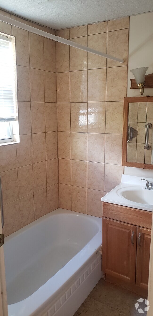 Building Photo - 11 Cady St Unit 1R Rental
