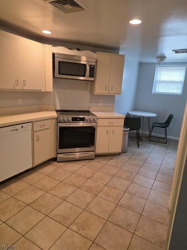 Photo - 81 Western Ave