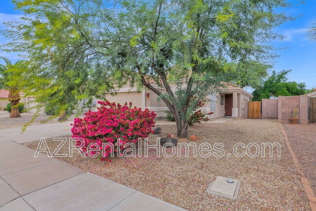 Photo - 882 E Monterey St