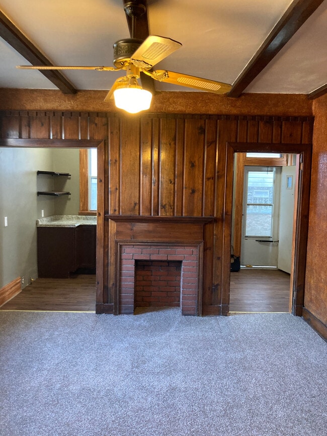 Photo - 406 Wabana St