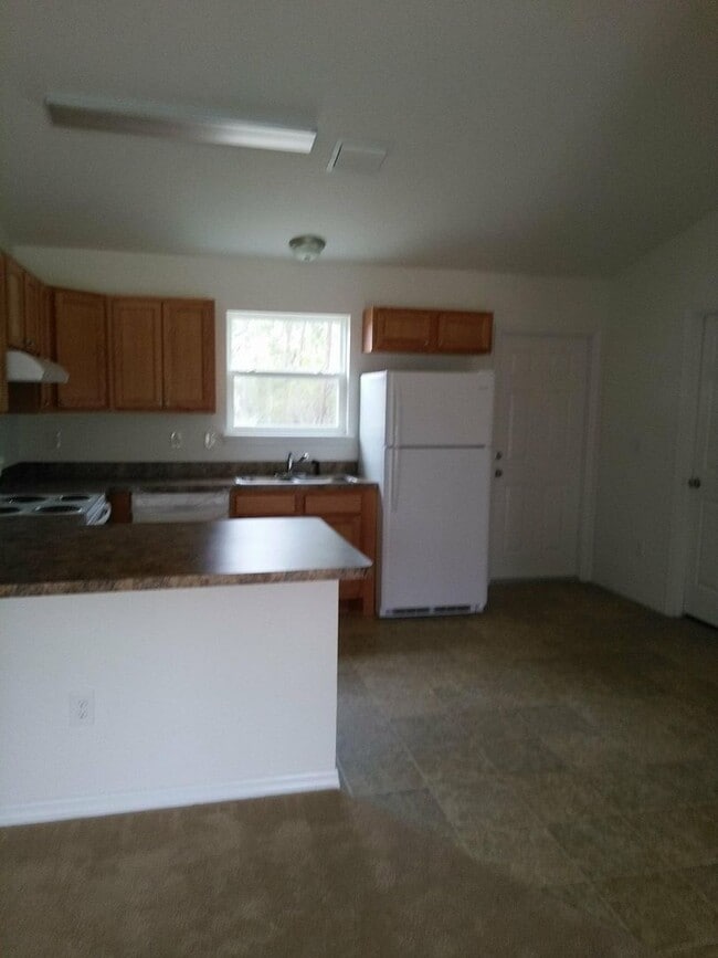 Photo - Spacious 3-Bedroom Home in Marion Oaks – Modern Comfort & Convenient Location!