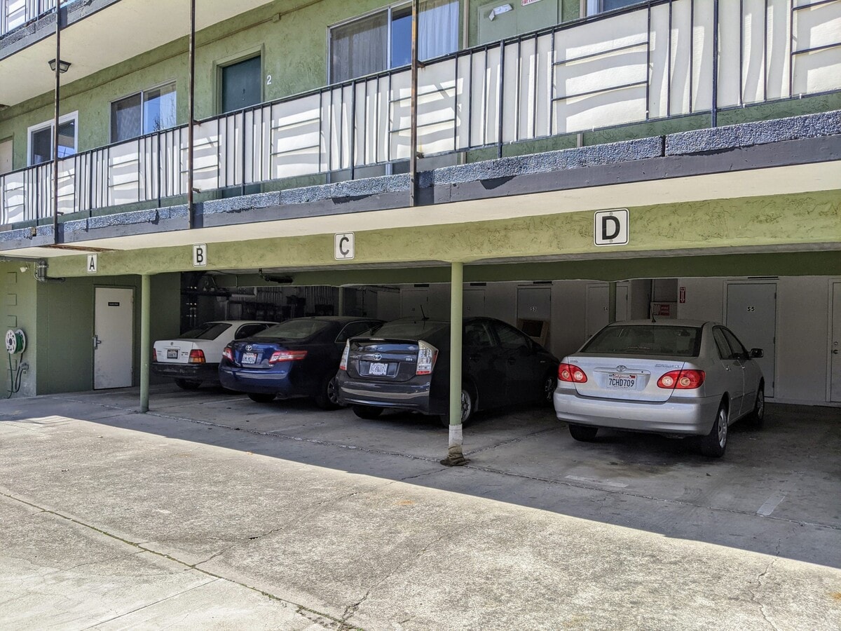 Photo - 2121 Blake St