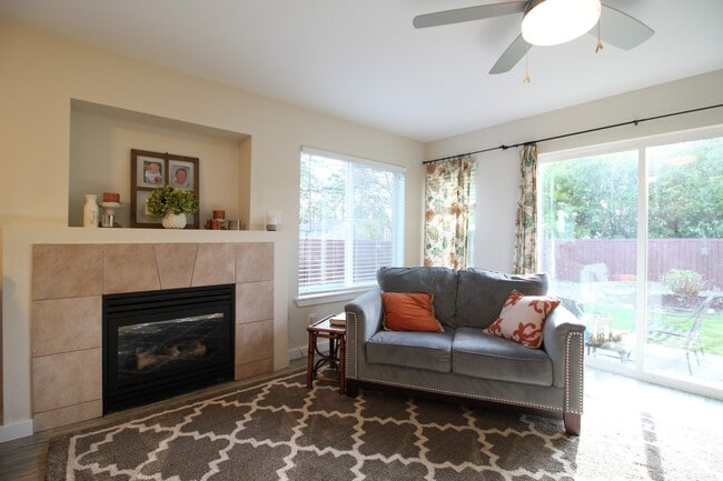 Photo - 4 Bed 2.5 Bath - Custom Upgrades - Small Dog - NAS Whidbey