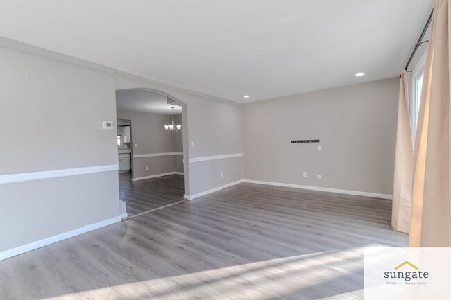 Photo - 4254 Cayuga Rd