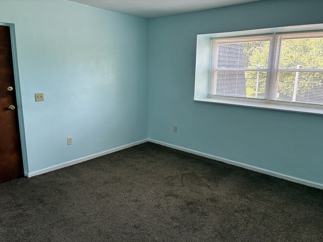 LIVING RM - 1635 Watervliet Ave