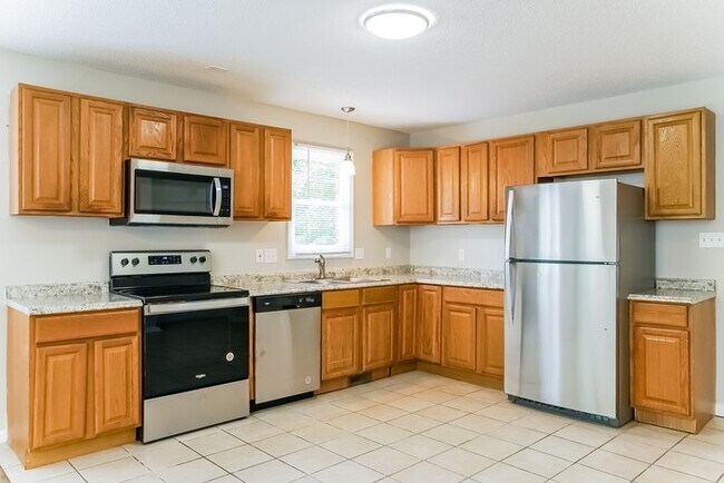 Photo - 16417 Waterbury Ln