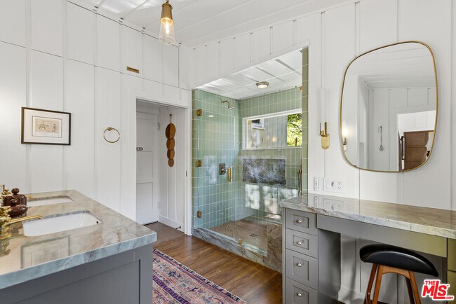 Photo - 2049 Oakstone Way