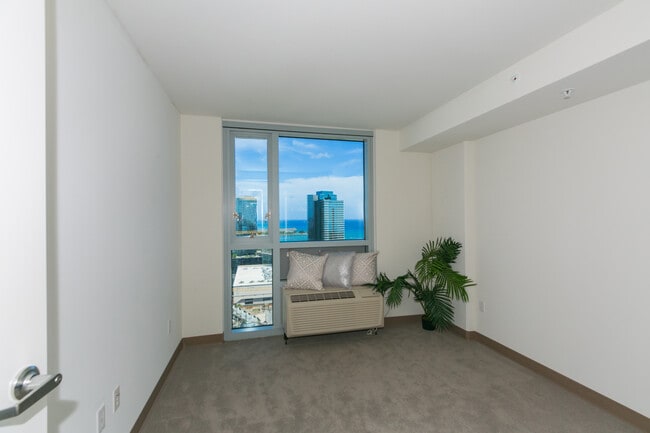 Photo - 988 Halekauwila St