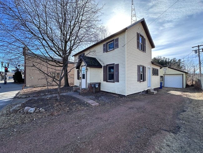 Photo - Single Family Home W/Fenced In Yard Available Now!