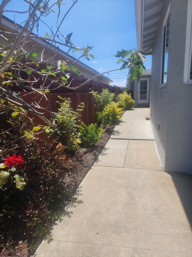 Photo - 5051 63rd St