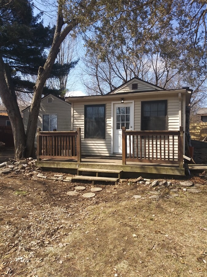 Photo - 9570 Cooley Lake Rd