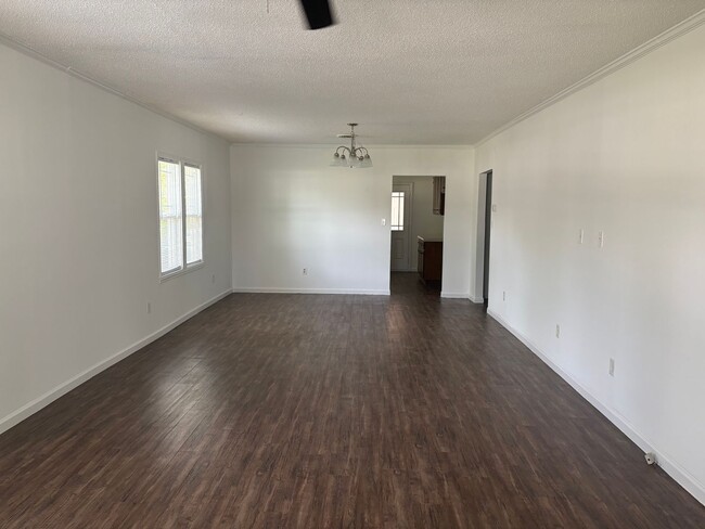 Photo - 1605 High St