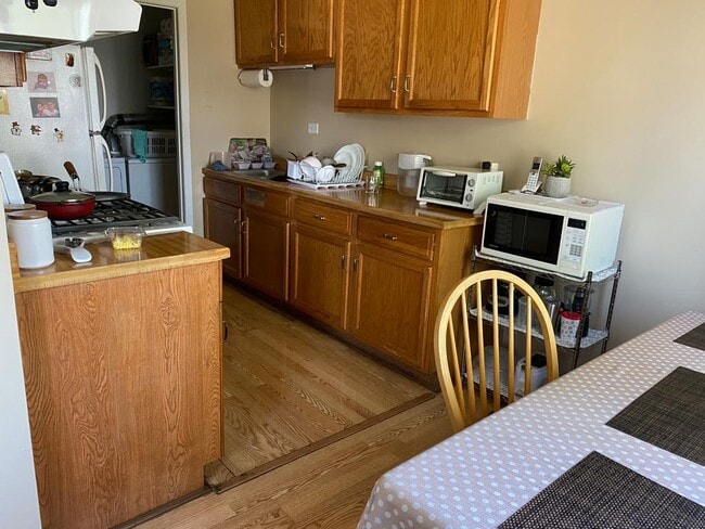 Photo - 221 Grissom Ln