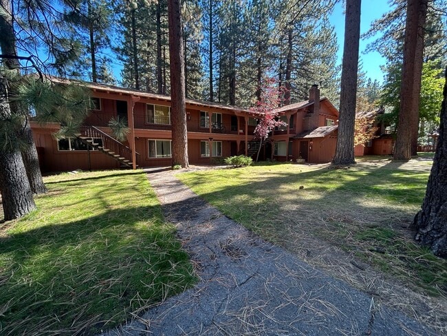 Building Photo - Great Location!  Furnished Condo off Ski R...