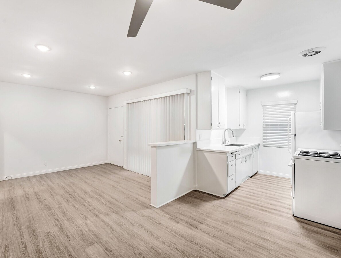 Photo - 1231 12th St. in Santa Monica.  Steps to Wilshire Blvd!