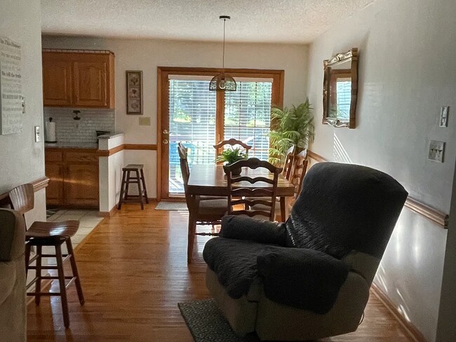 Photo - 1631 Warwick Ct